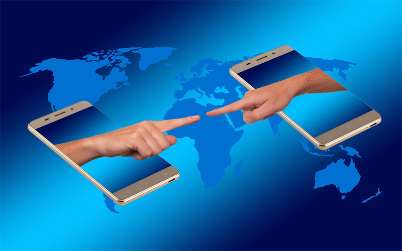 Mạng xã hội giúp mọi người kết nối nhanh chóng