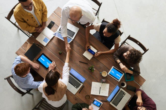 Một người phát triển web giỏi sẽ giúp tạo ra những trang web đẹp, thuận tiện cho các thao tác của người dùng. Ảnh Inernet