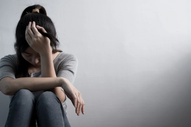 Tình trạng sức khỏe tinh thần bất ổn nặng cần phải được giúp đỡ và điều trị. Ảnh Internet