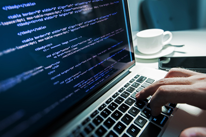 Muốn học lập trình có kết quả tốt bạn phải thực hành nhiều. Ảnh Internet