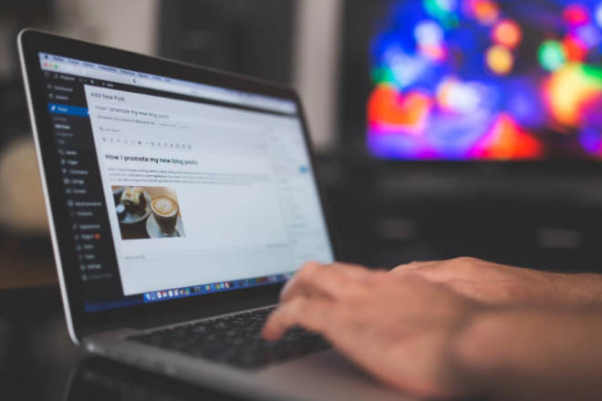 Ngôn ngữ trên website chưa được quan tâm đúng mức. Ảnh Internet