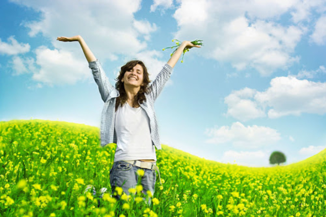 Biểu hiện của sức khỏe tinh thần tốt là vui vẻ lạc quan. Ảnh Internet