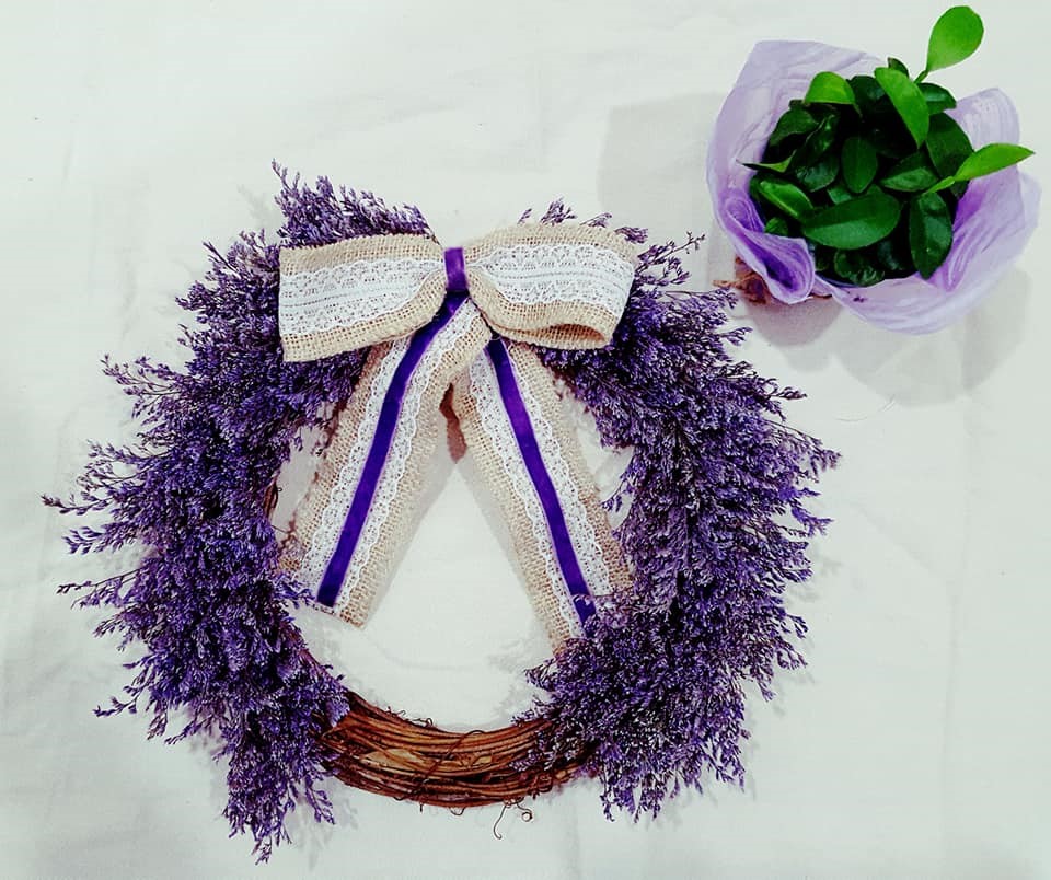 Vòng hoa khô đáng yêu