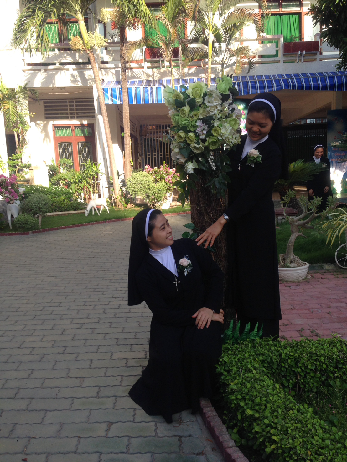 Ký ức về trang phục màu đen